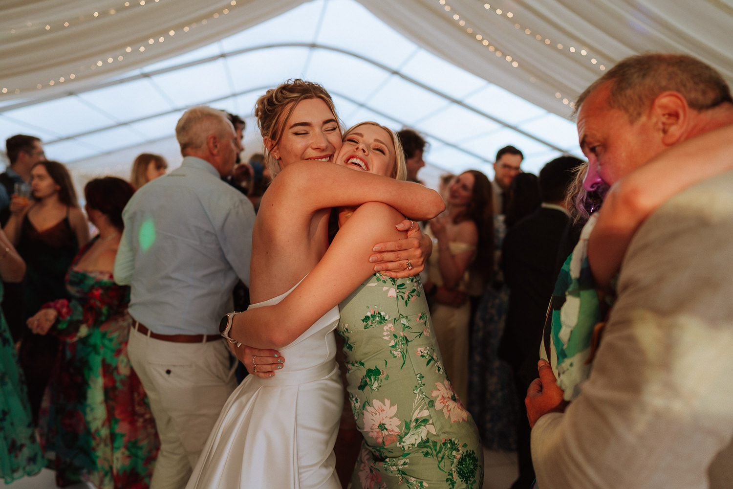FAMILY HOME FARM WEDDING PHOTOGRAPHY LLANTWIT MAJOR 042 FAMILY HOME FARM WEDDING PHOTOGRAPHY LLANTWIT MAJOR 042